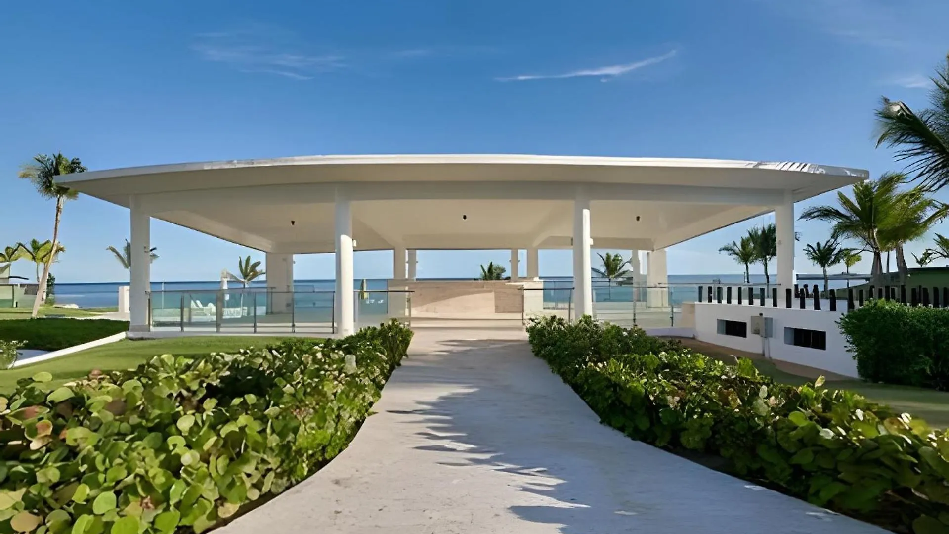 Punta Palmera Beach Front With Private Cold Jacuzzi 푼타 카나